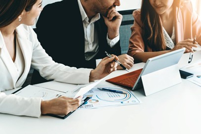 Trabajadores en consultoría empresarial